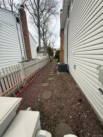 $7,500 | 23 Geoffrey Lane, Hewlett, NY 11557