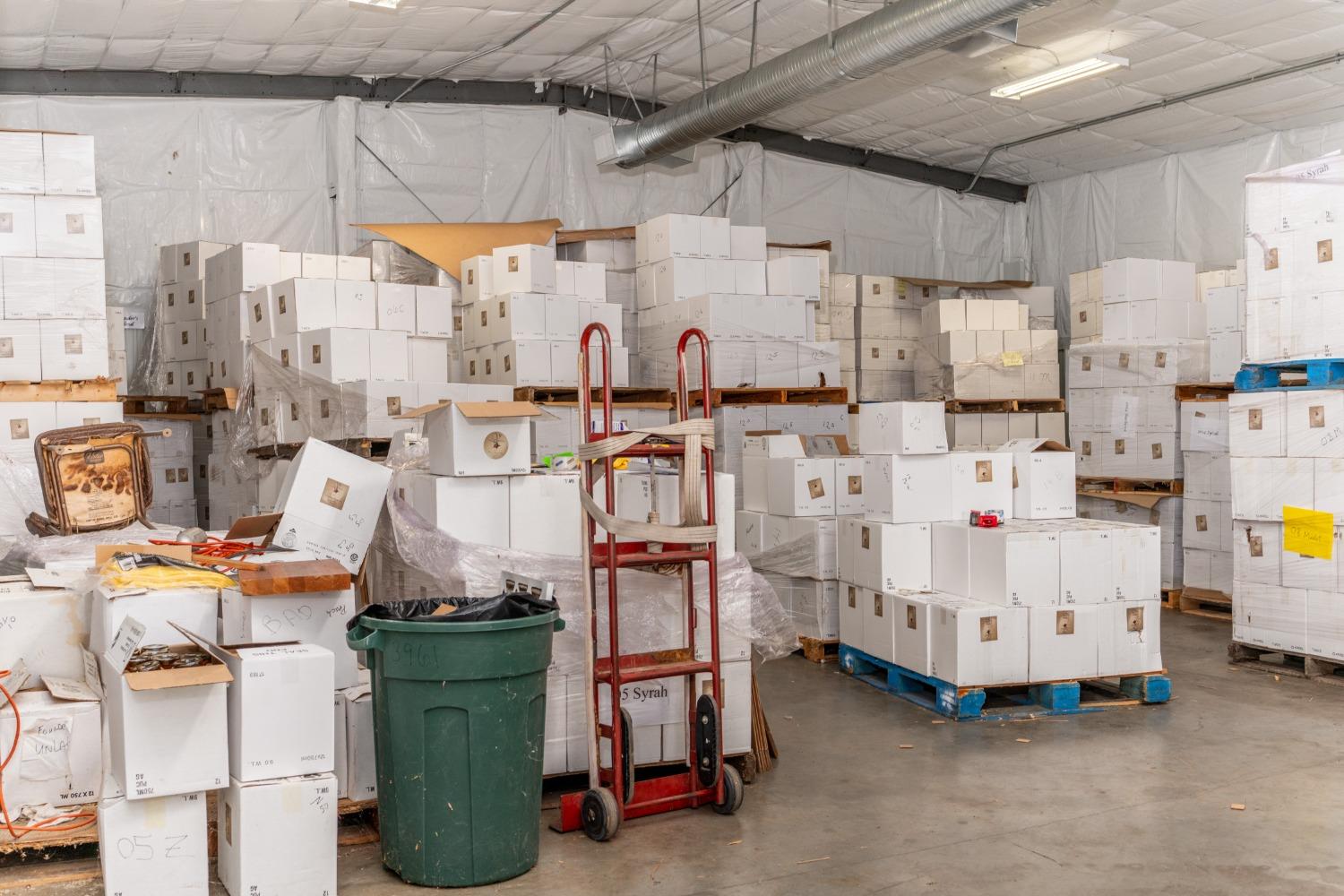 3961 7 Ridges Road Camino, CA 95709 - Photo 16 of 93 a utility room with multiple dryer and washer