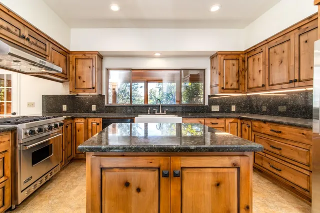 $1,800,000 | 3961 7 Ridges Road, Camino, CA 95709