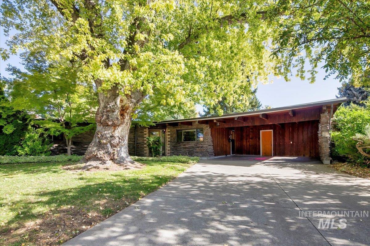 2908 North Alamo Road Boise, ID 83704 - Photo 1 of 1 View of front facade with a front lawn, stone siding, and a carport