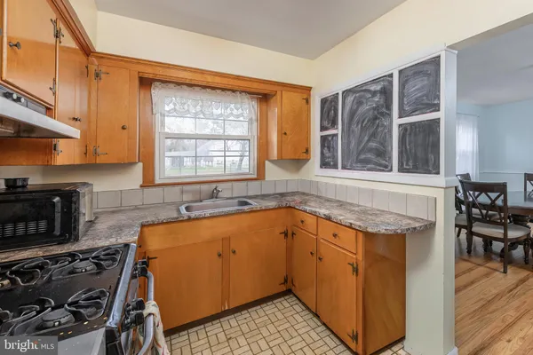 $2,400 | 307 Dickinson Road, Glassboro, NJ 08028