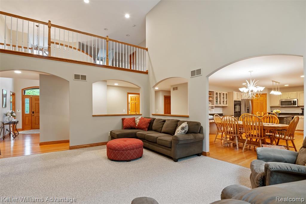 30489 Munger Livonia, MI 48154 - Photo 20 of 59 Gallery Image 20