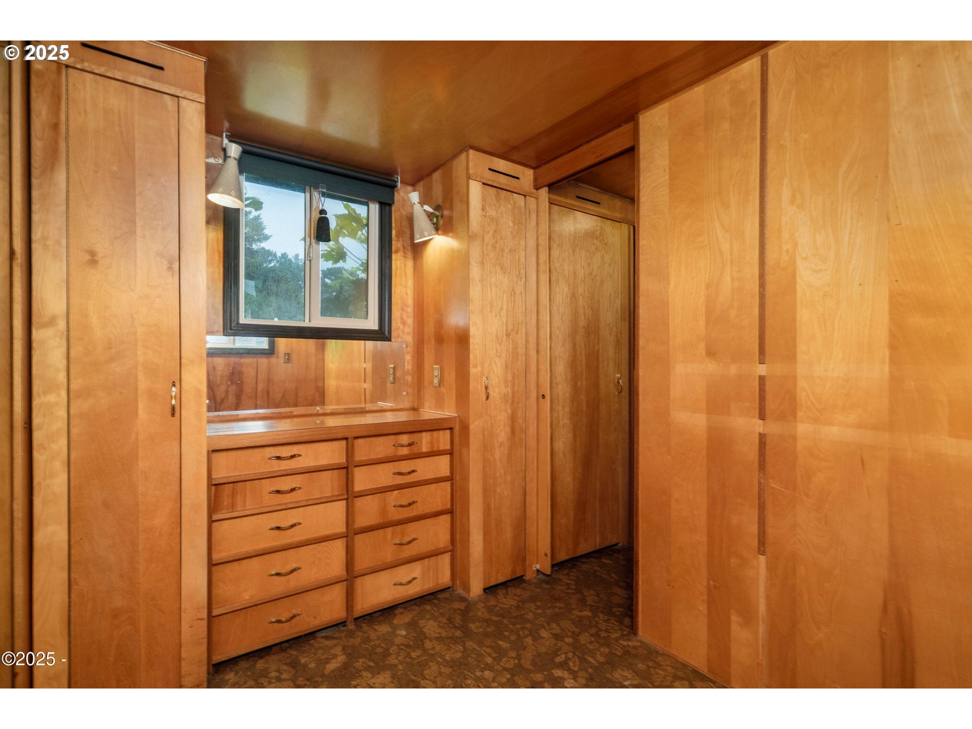 4875 Highway 101, Unit 11 Depoe Bay, OR 97341 - Photo 10 of 32 a view of walk in closet