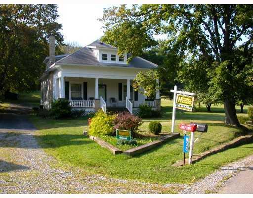 838 Rose Road New Castle, PA 16101 - Photo 1 of 3 Exterior Front.