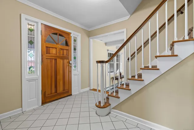 a view of entryway with livingroom