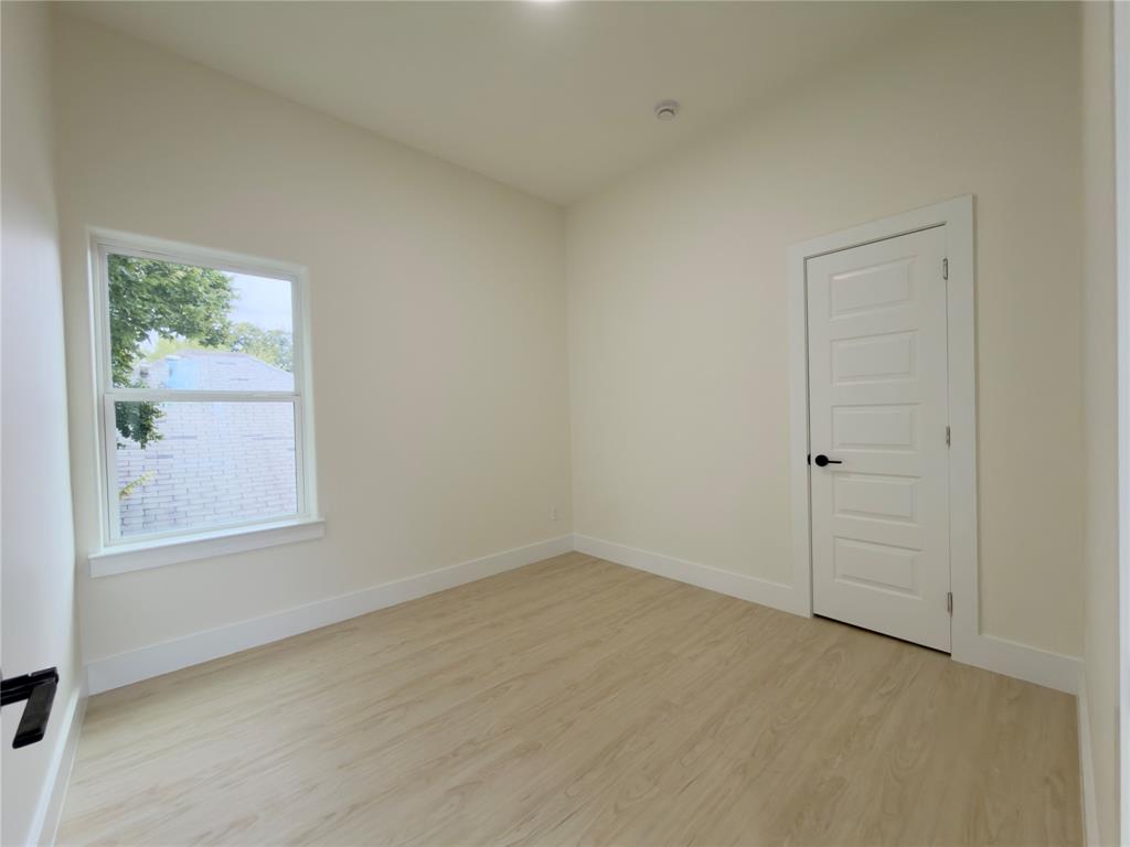 3119 Parvia Avenue Dallas, TX 75212 - Photo 22 of 36 Unfurnished room featuring light wood-type flooring and baseboards