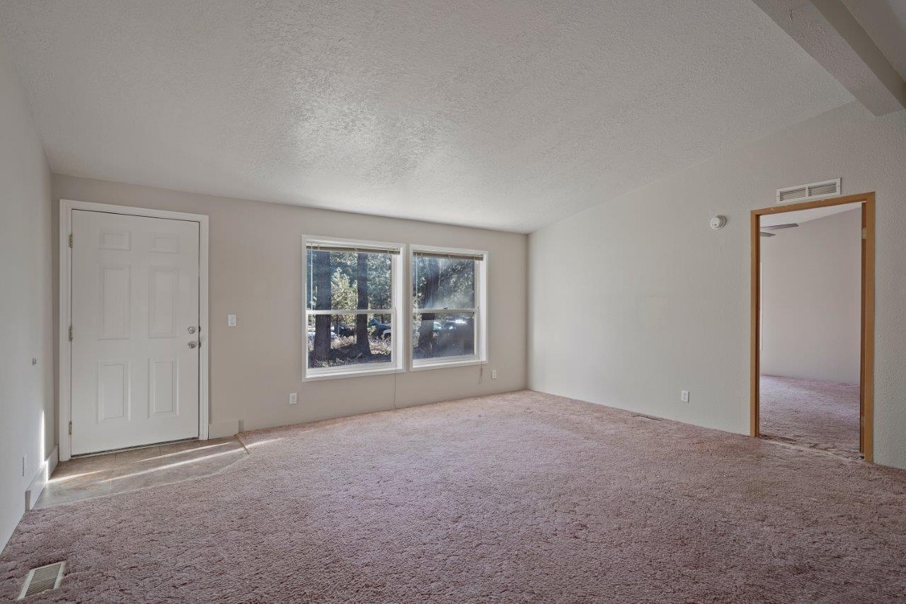 60425 Zuni Road Bend, OR 97702 - Photo 3 of 11 4