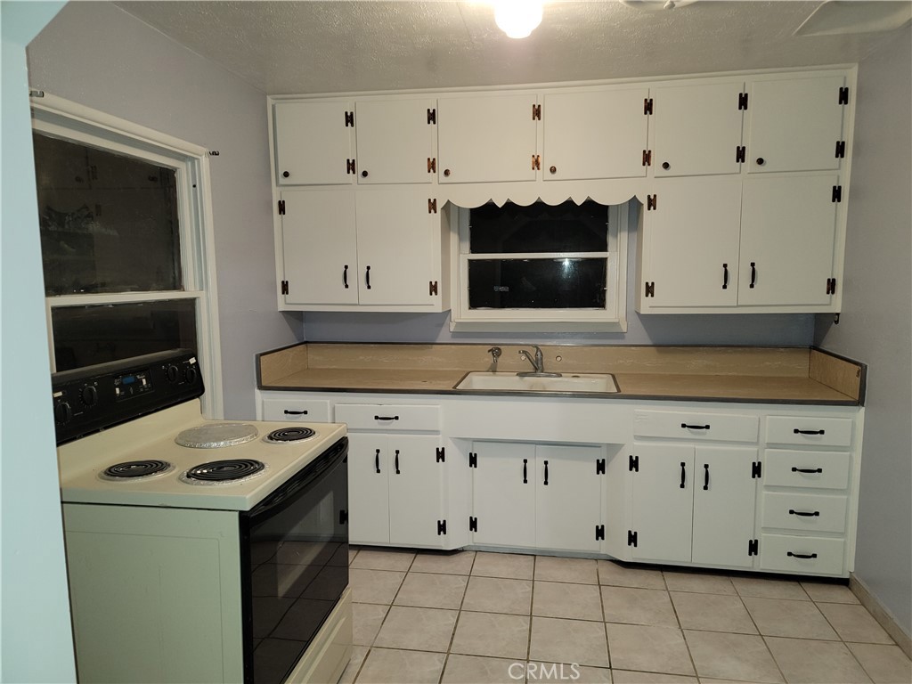 725 West Chanslor Way Blythe, CA 92225 - Photo 2 of 9