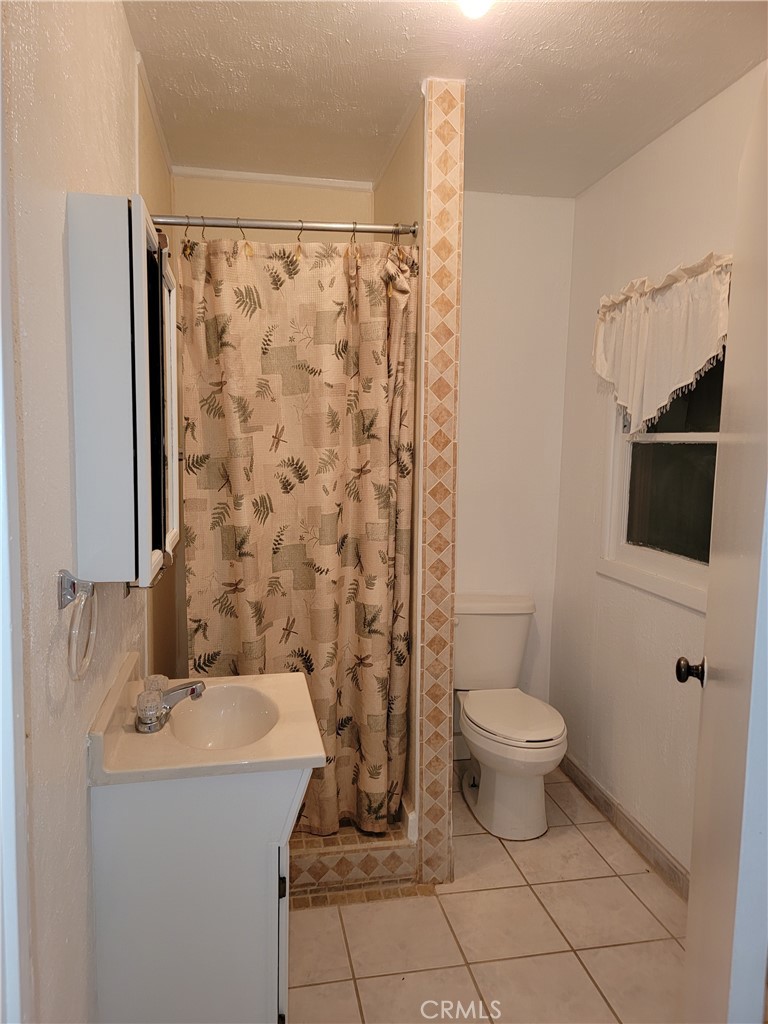 725 West Chanslor Way Blythe, CA 92225 - Photo 7 of 9 Bath-2