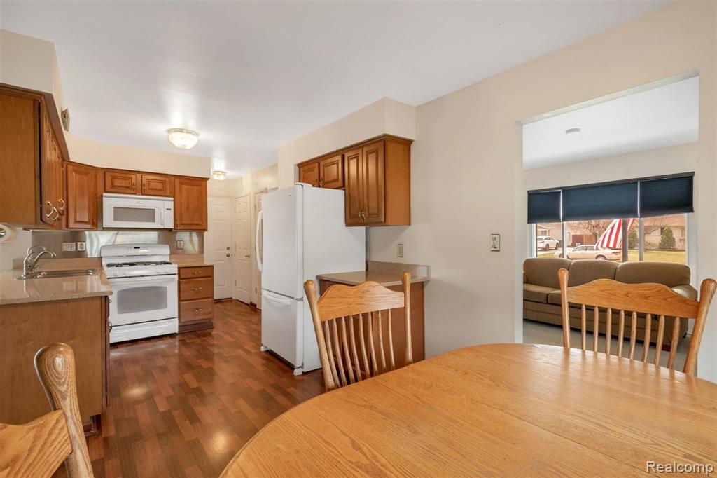 42462 Hanford Road Canton, MI 48187 - Photo 12 of 35