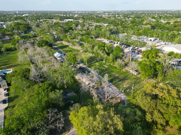 $500,000 | 701 Crenshaw Road, Houston, TX 77504