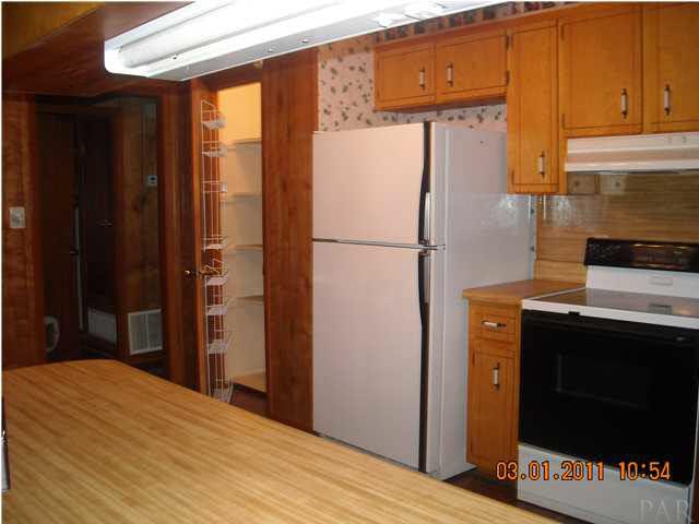 2191 West Kingsfield Road Cantonment, FL 32533 - Photo 9 of 18 Kitchen