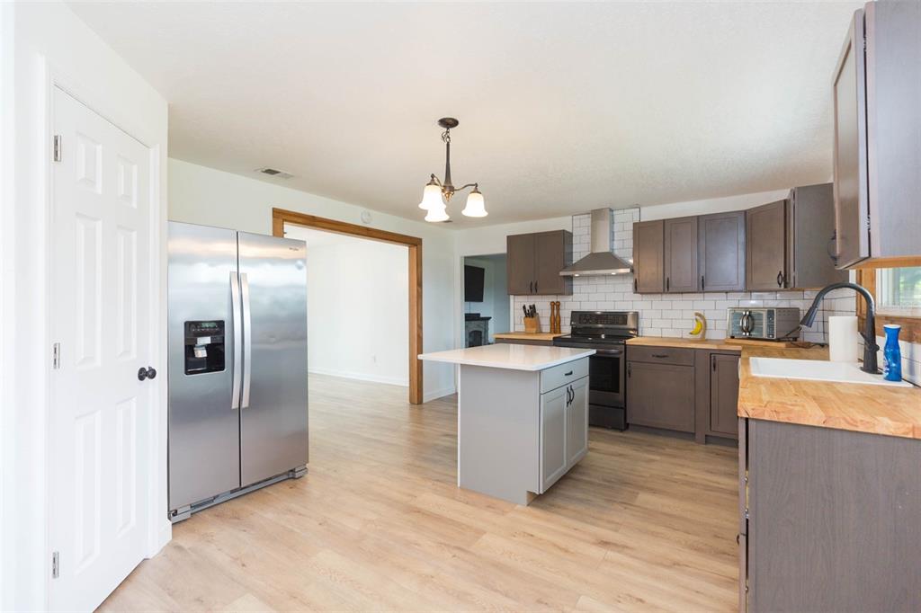 37411 Phelps Road Zephyrhills, FL 33541 - Photo 10 of 65 Gallery Image 10