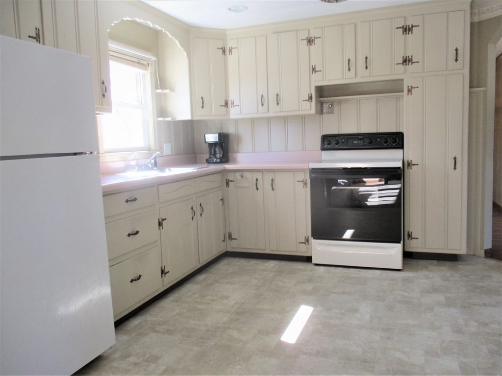 45 Reed Street Chicopee, MA 01013 - Photo 4 of 26 Gallery Image 4