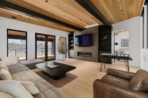 $2,875,000 | 15612 Ski Slope Way, Truckee, CA 96161