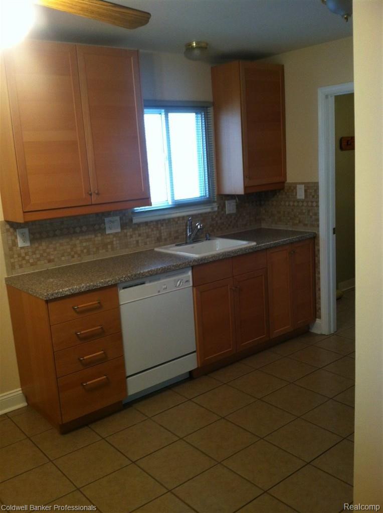 7778 Pelham Road Taylor, MI 48180 - Photo 6 of 22 Kitchen