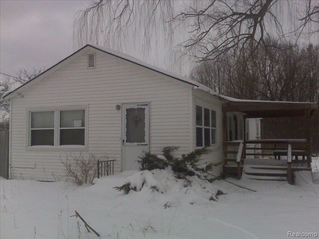 3828 Hooker Road Pinckney, MI 48169 - Photo 1 of 1 Home With Deck