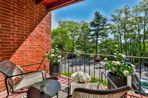 $290,000 | 4 Louisburg Square, Unit 6, Nashua, NH 03060