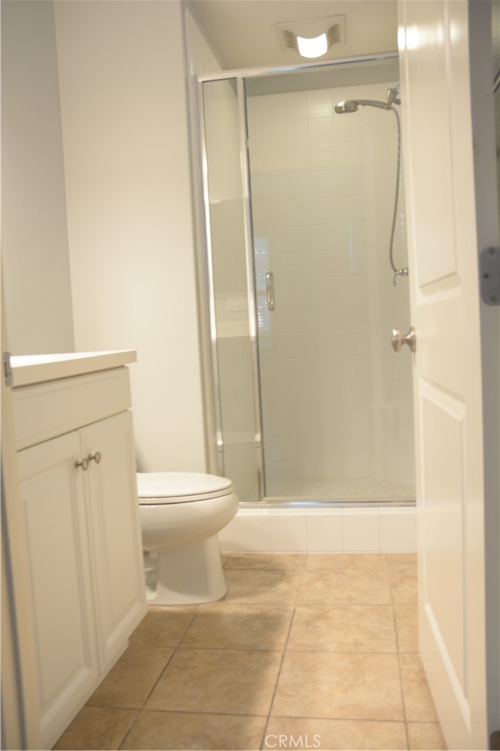 87 Coleridge Irvine, CA 92620 - Photo 13 of 27 Downstair Suite bathroom