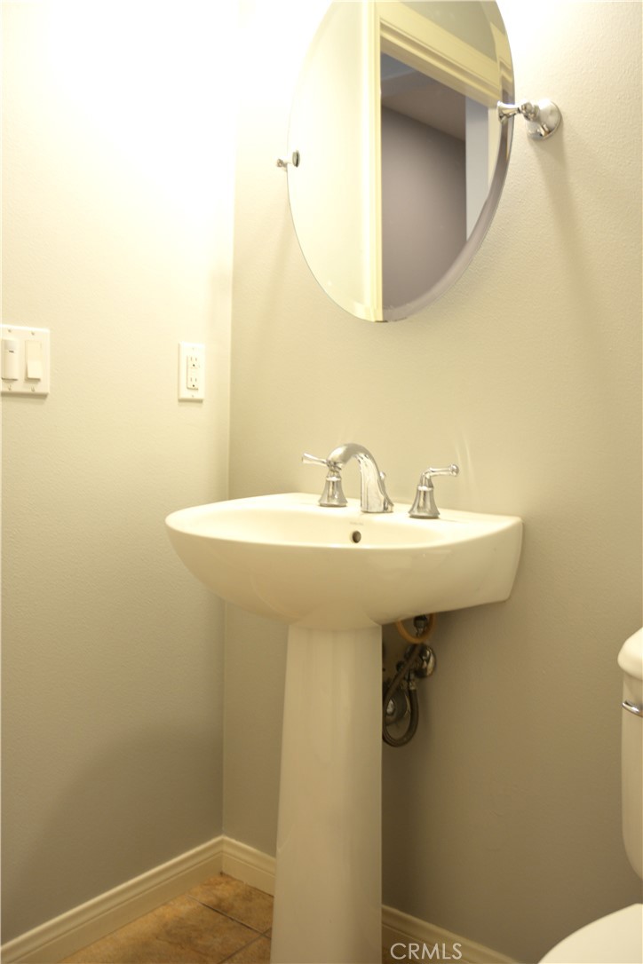 87 Coleridge Irvine, CA 92620 - Photo 9 of 27 Powder room