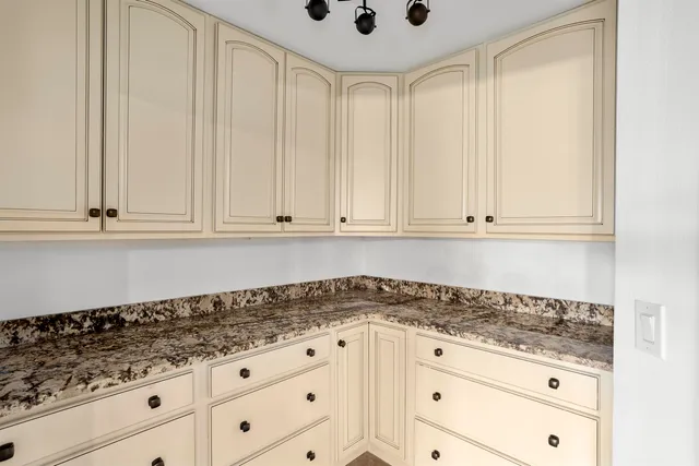 $439,900 | 2421 West Twin Willows Drive, Appleton, WI 54914