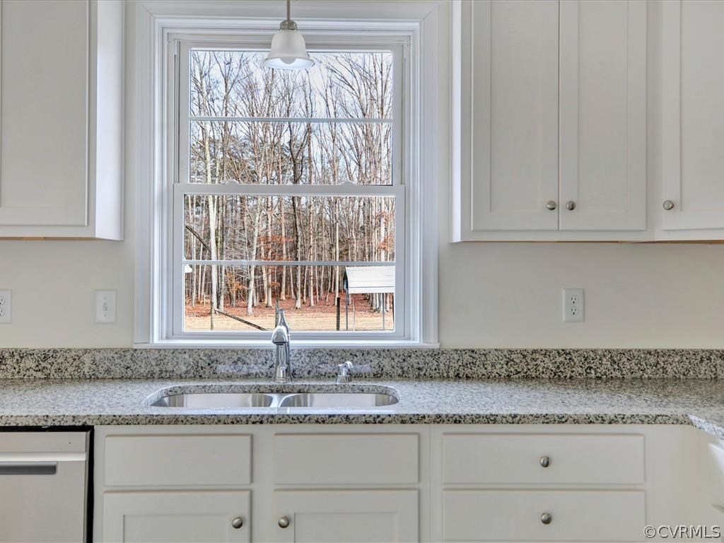 4010 Maidens Road Powhatan, VA 23139 - Photo 11 of 33 Renovated Kitchen with stainless steel appliances