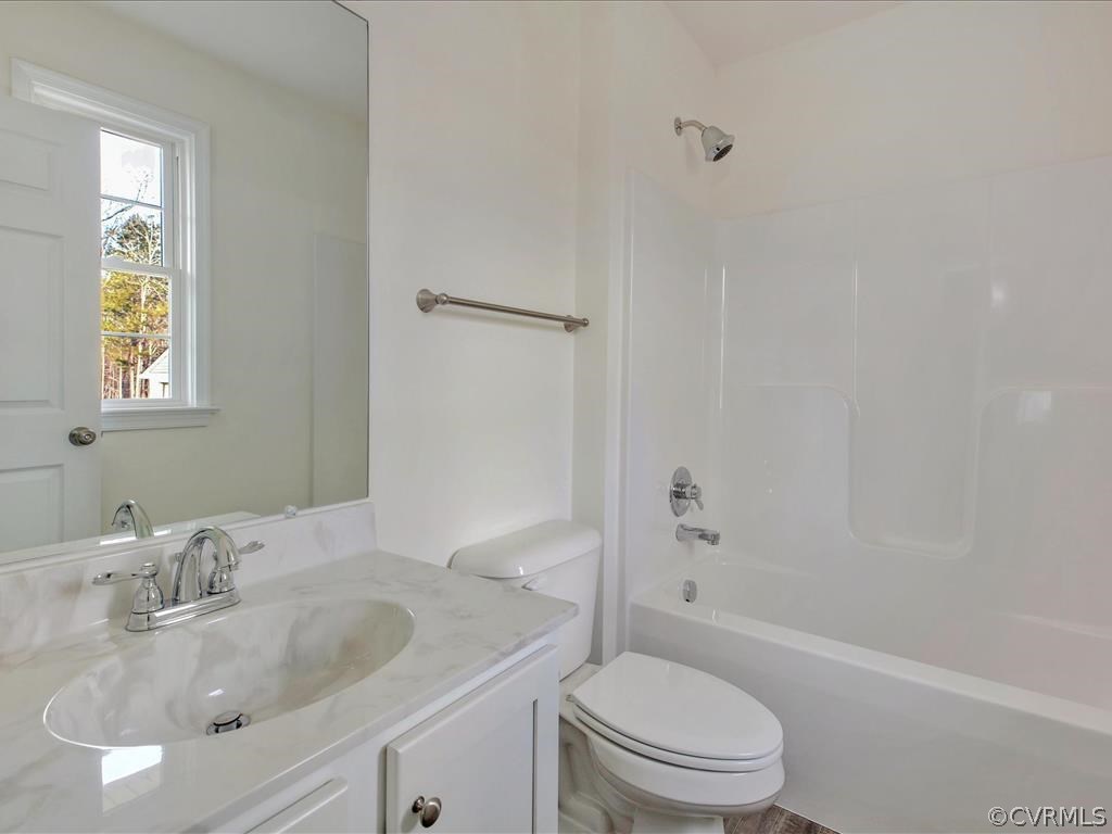 4010 Maidens Road Powhatan, VA 23139 - Photo 23 of 33 Hallway Full Bath
