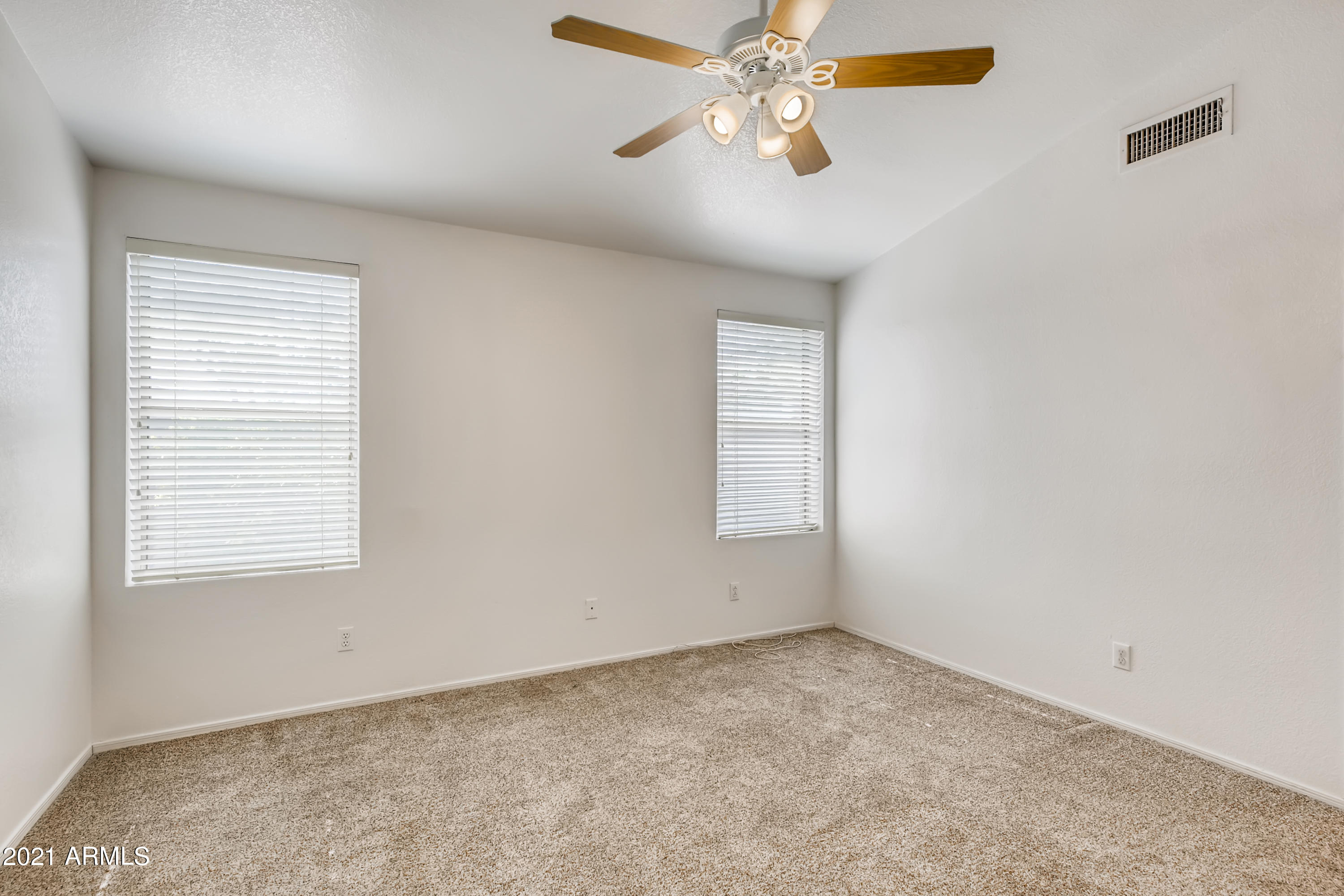 3402 East Escuda Road Phoenix, AZ 85050 - Photo 15 of 33 16 Primary Bedroom