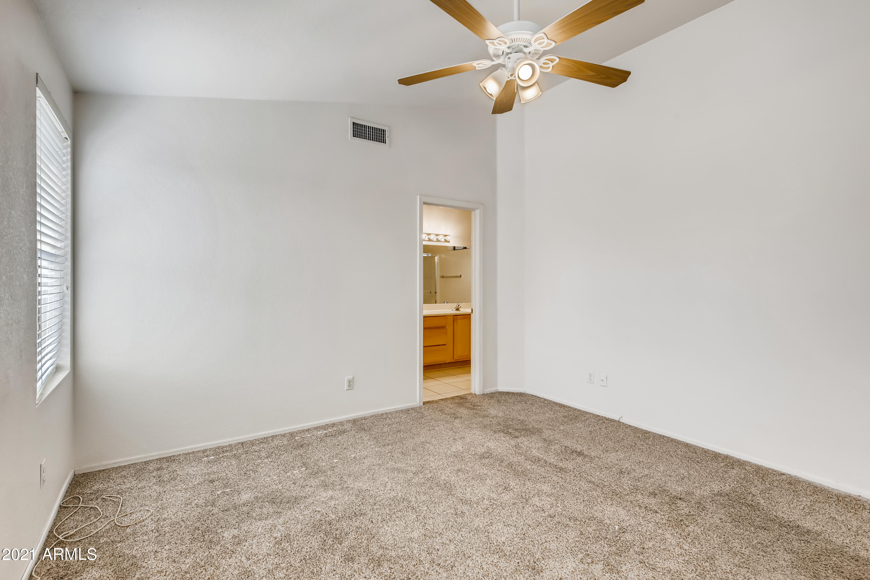 3402 East Escuda Road Phoenix, AZ 85050 - Photo 16 of 33 17 Primary Bedroom