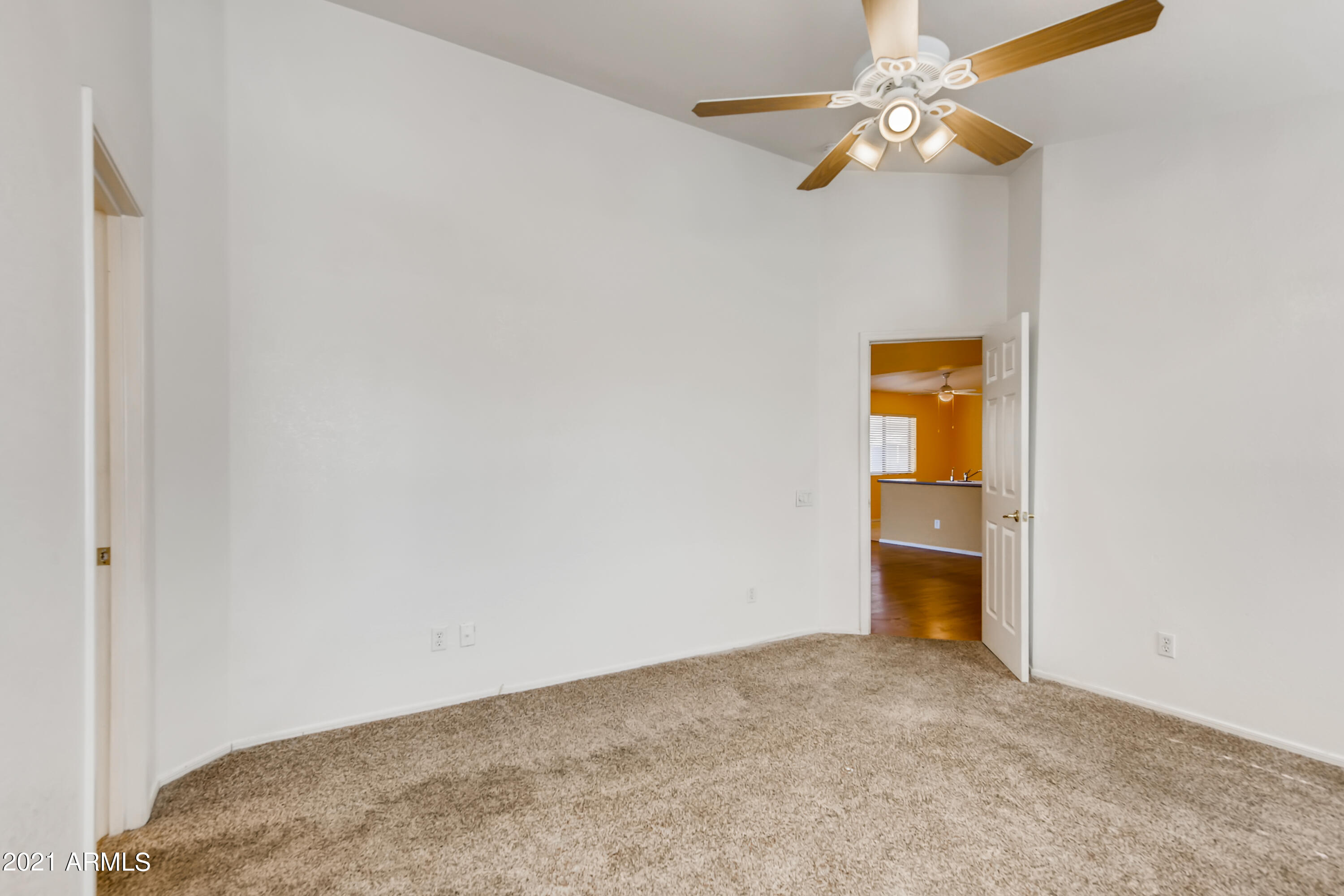 3402 East Escuda Road Phoenix, AZ 85050 - Photo 17 of 33 18 Primary Bedroom