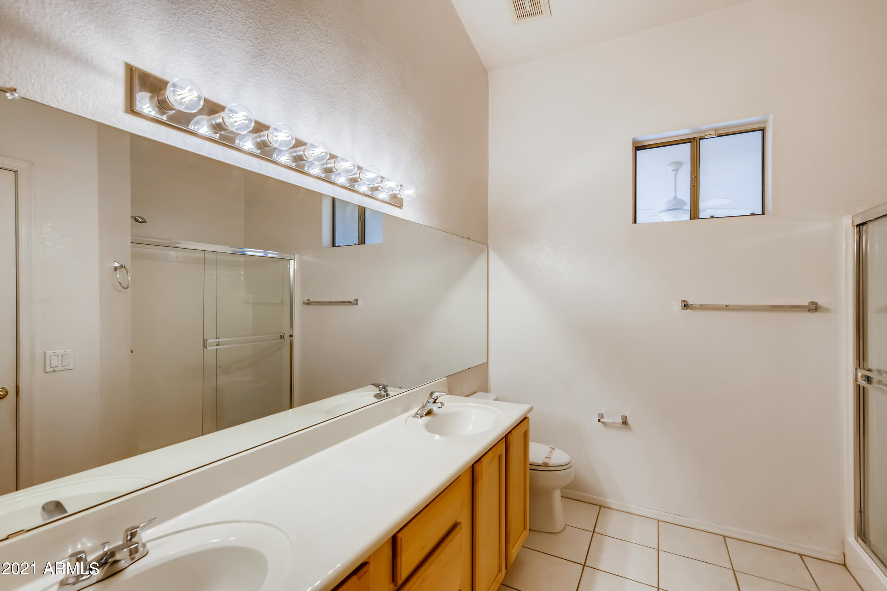 3402 East Escuda Road Phoenix, AZ 85050 - Photo 19 of 33 20 Primary Bathroom