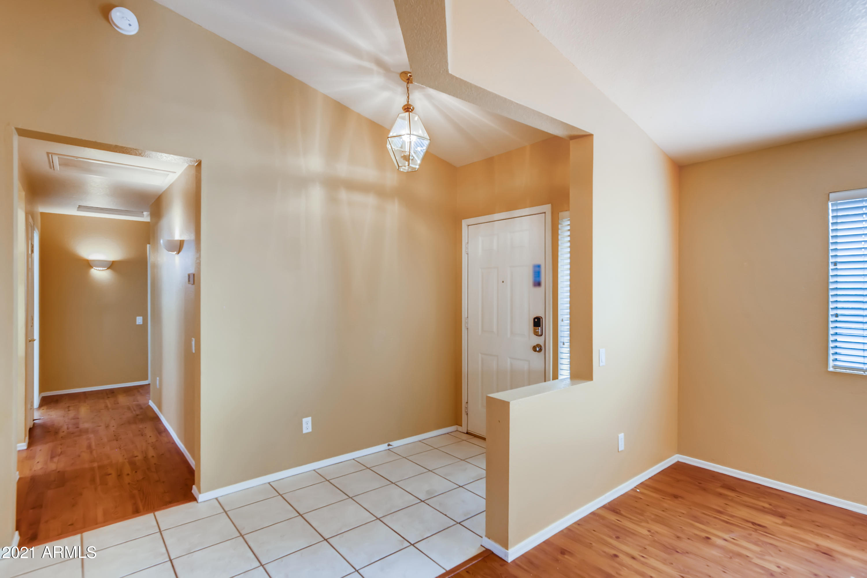 3402 East Escuda Road Phoenix, AZ 85050 - Photo 4 of 33 05 Foyer