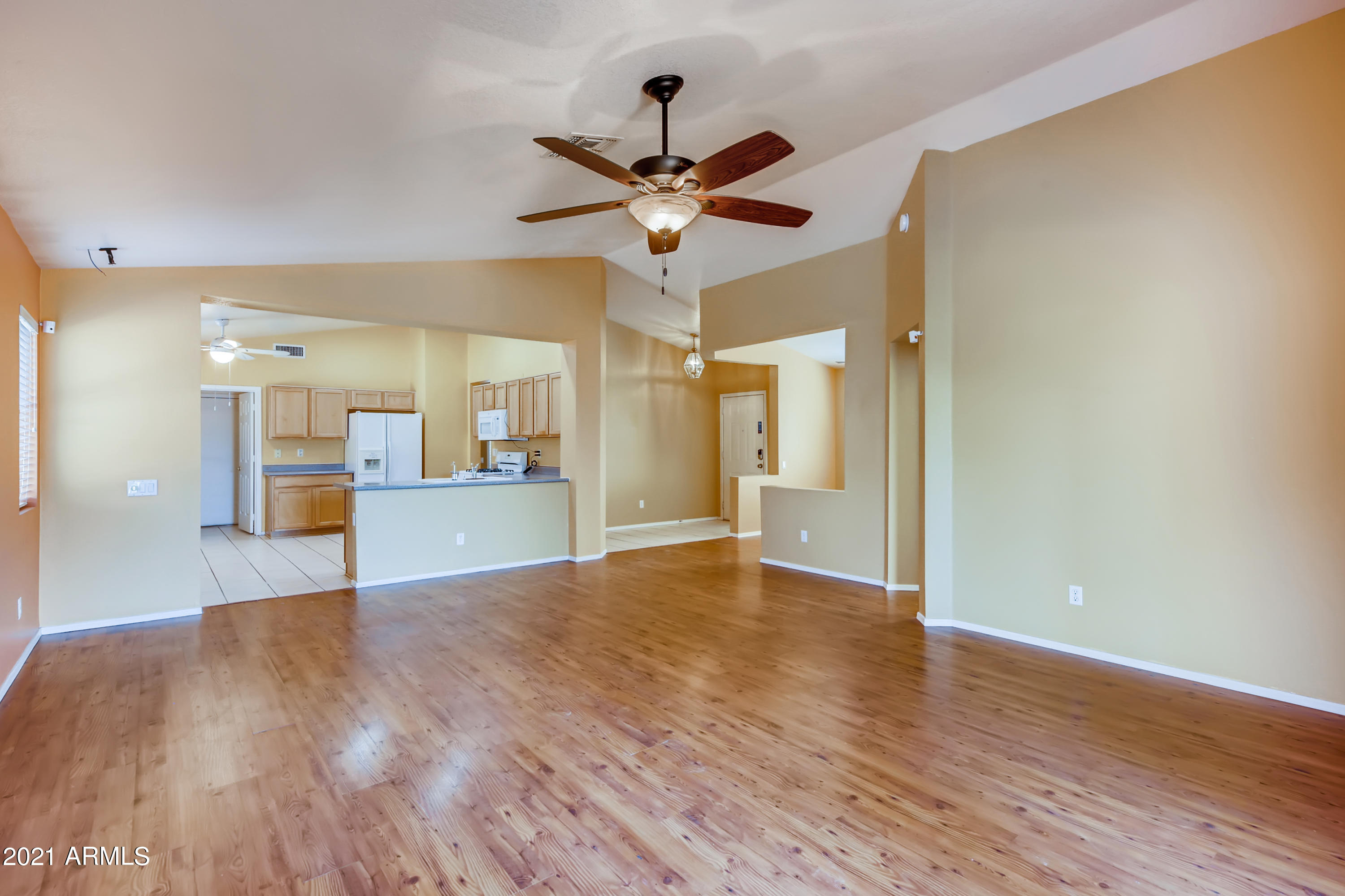 3402 East Escuda Road Phoenix, AZ 85050 - Photo 7 of 33 08 Living Room