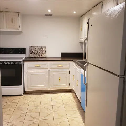 $1,850 | 701 Three Islands Boulevard, Unit 507, Hallandale Beach, FL 33009