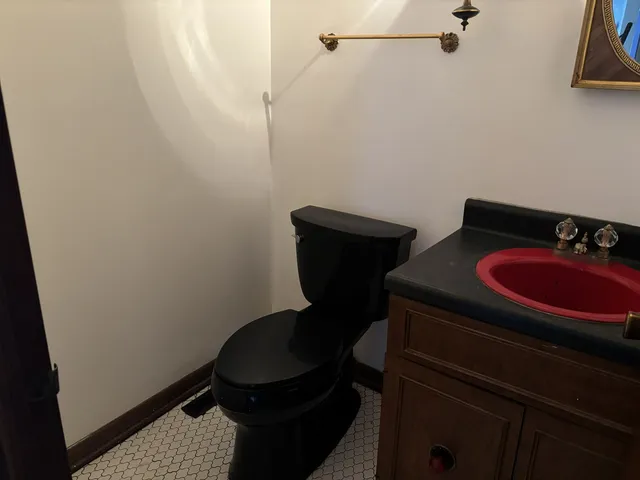 $295,000 | 838 East 163rd Place, South Holland, IL 60473