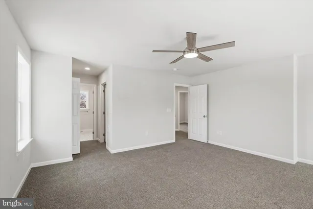 a view of empty room with a ceiling fan