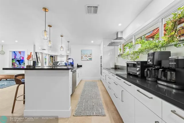 $4,995 | 735 Tyler Street, Hollywood, FL 33019