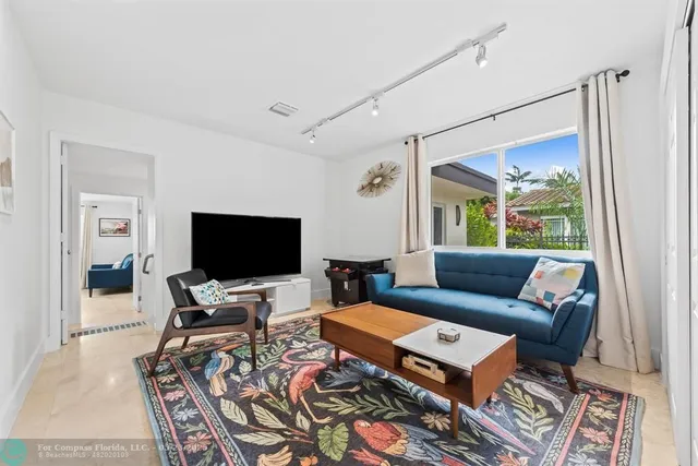 $4,995 | 735 Tyler Street, Hollywood, FL 33019