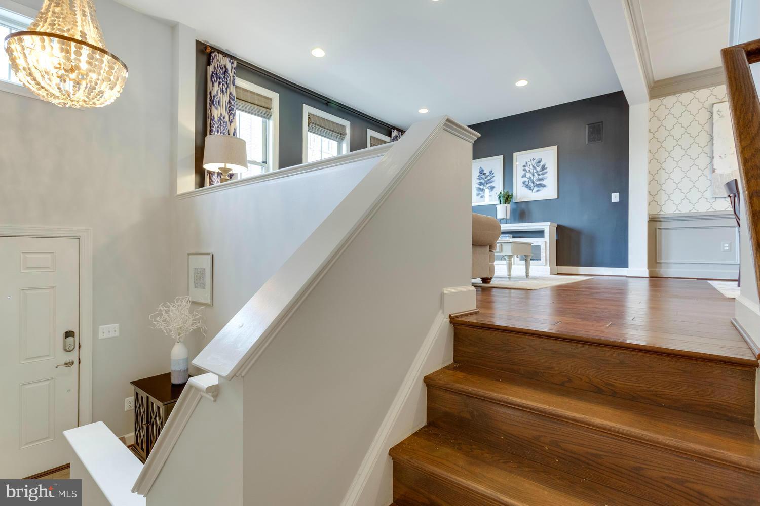 3323 Kemper Road Arlington, VA 22206 - Photo 2 of 30 Foyer