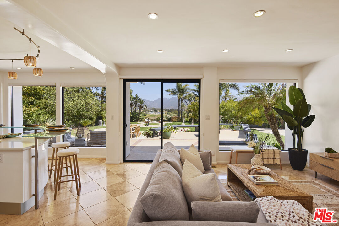 29417 Bluewater Road Malibu, CA 90265 - Photo 14 of 34