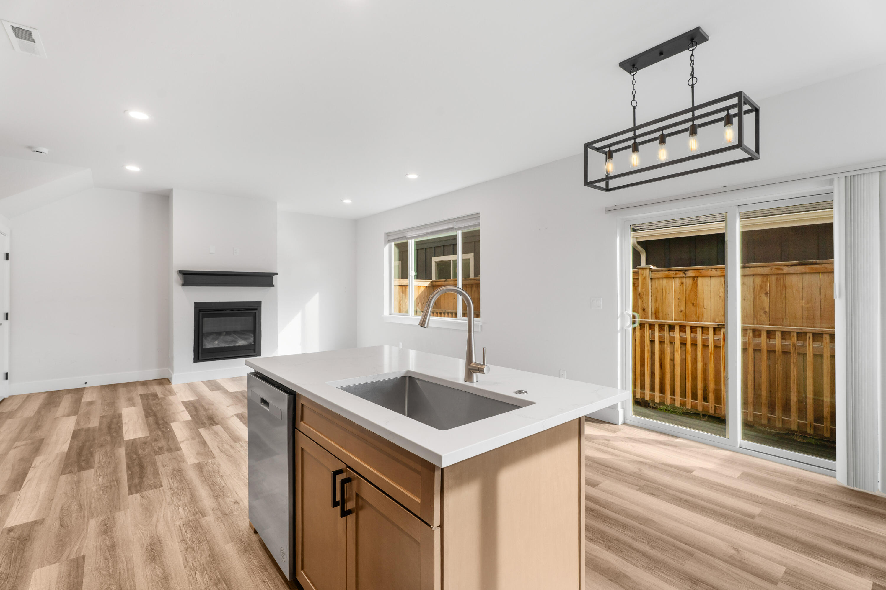 61379 Brosterhous Road Bend, OR 97702 - Photo 12 of 29 25-Kitchen