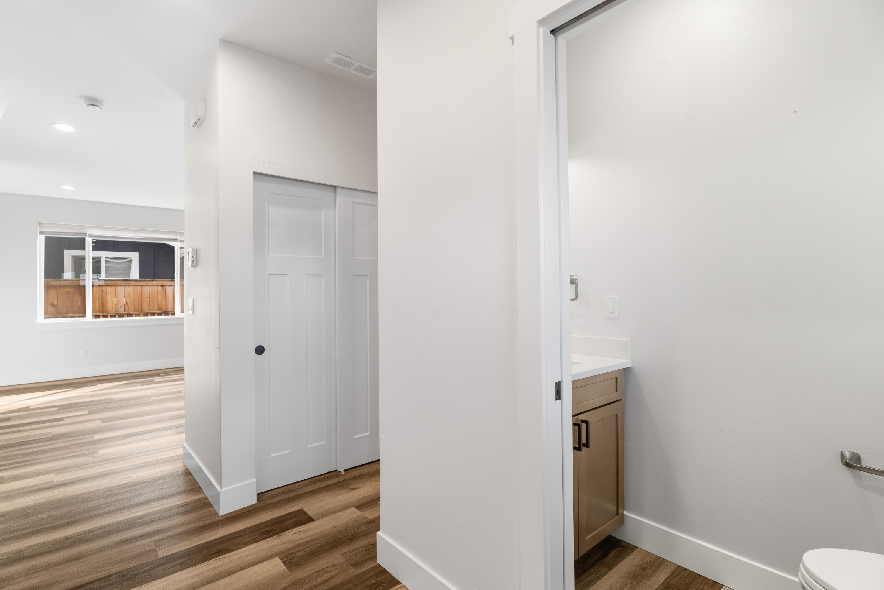 61379 Brosterhous Road Bend, OR 97702 - Photo 15 of 29 16-Hallway