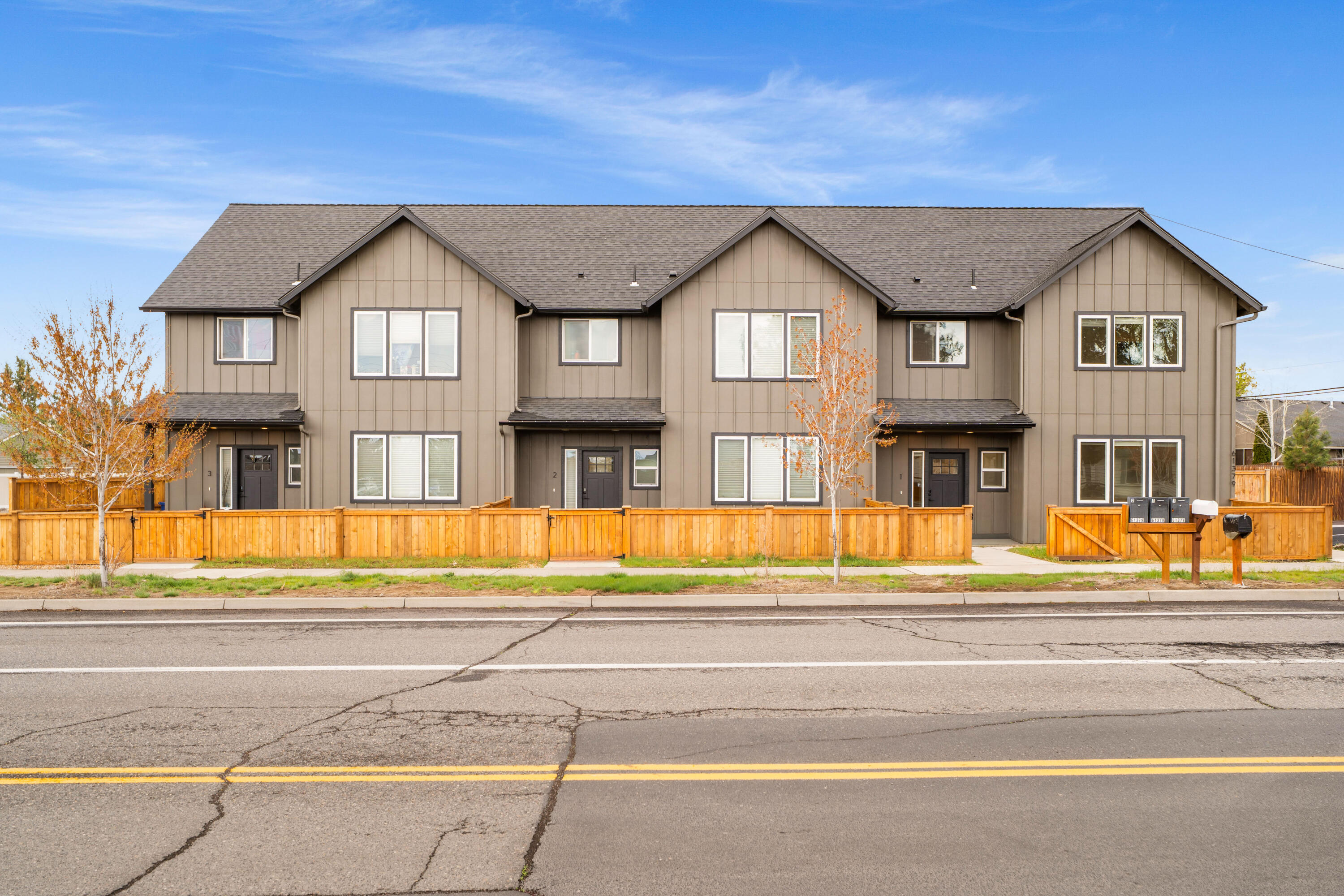 61379 Brosterhous Road Bend, OR 97702 - Photo 2 of 29 03-Exterior