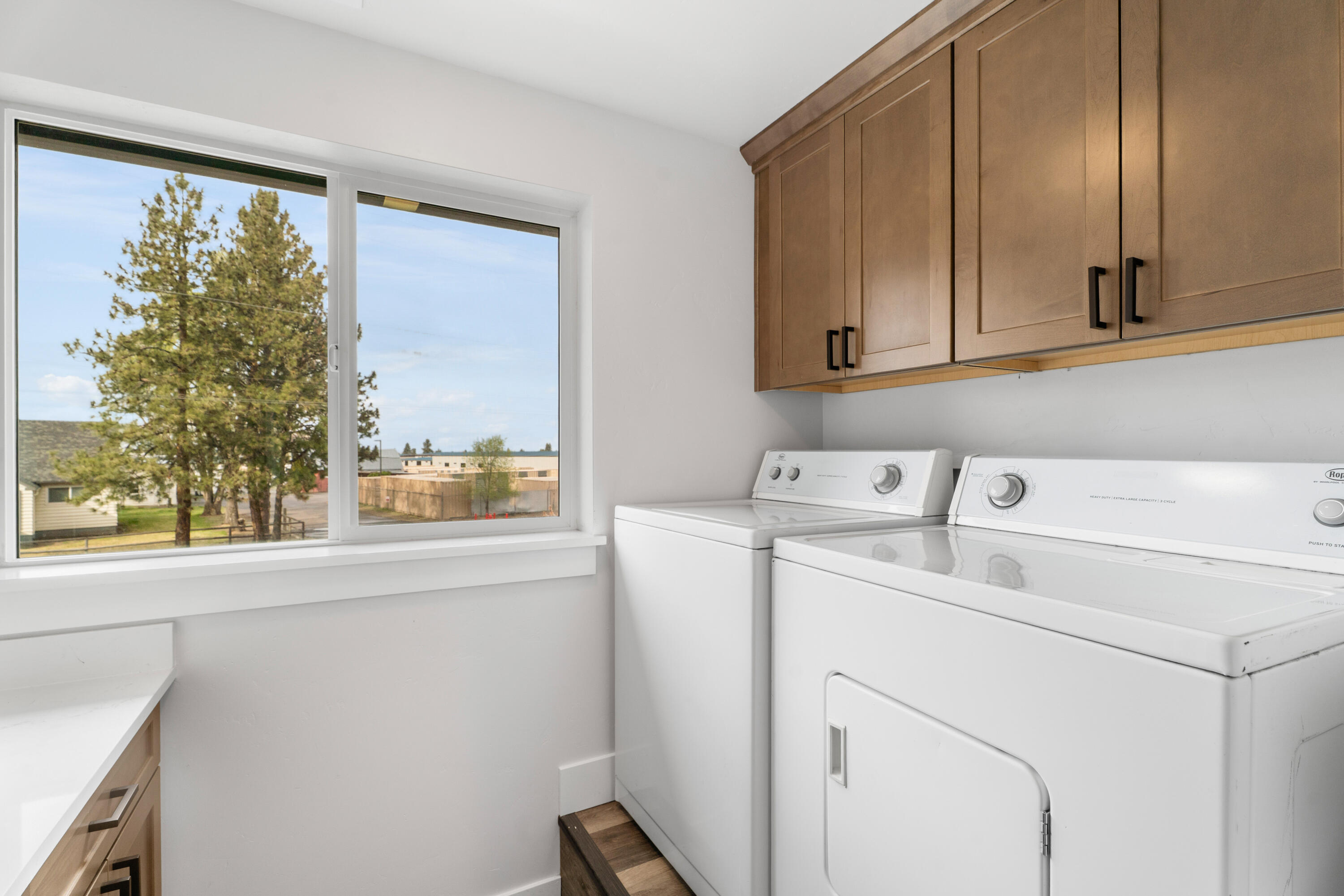 61379 Brosterhous Road Bend, OR 97702 - Photo 21 of 29 33-Laundry Room