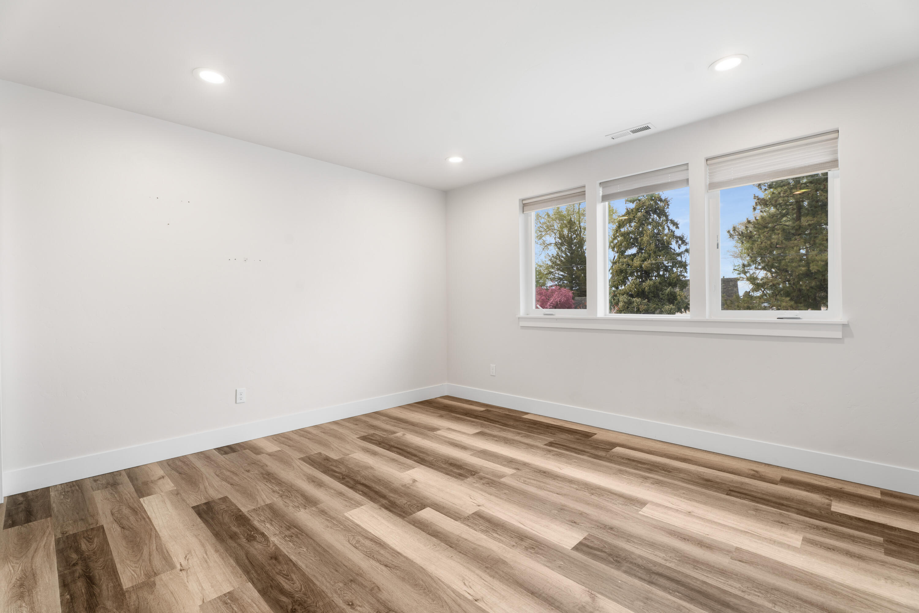 61379 Brosterhous Road Bend, OR 97702 - Photo 24 of 29 36-Bedroom