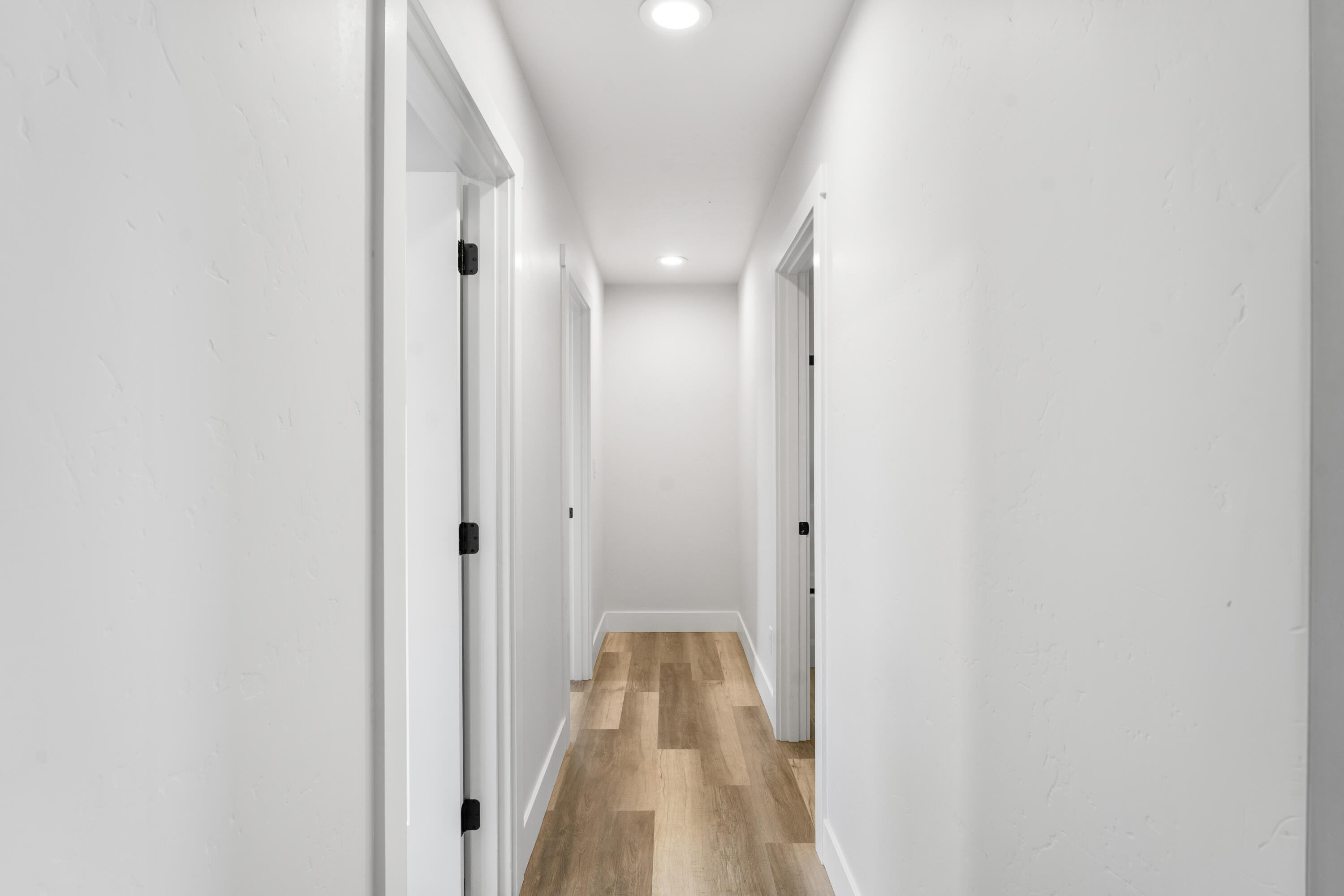 61379 Brosterhous Road Bend, OR 97702 - Photo 29 of 29 46-Hallway