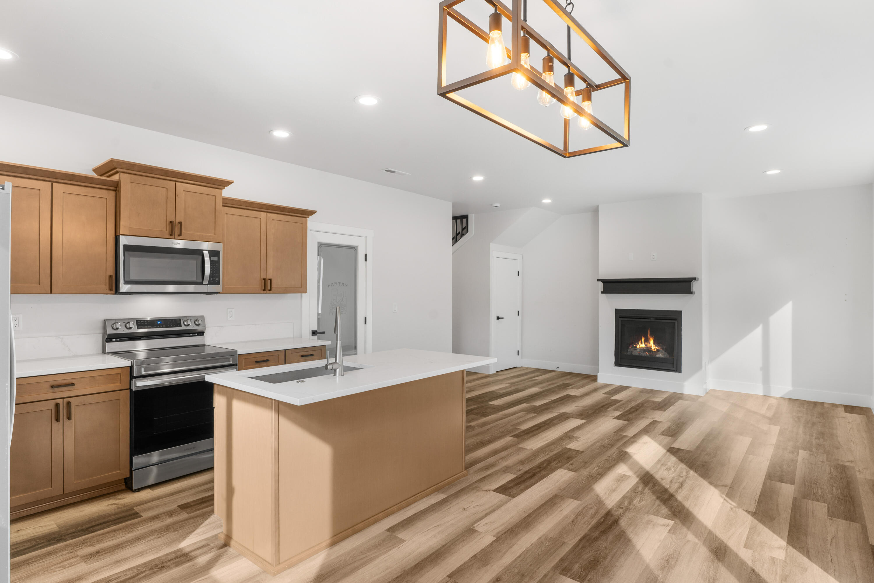 61379 Brosterhous Road Bend, OR 97702 - Photo 6 of 29 26-Kitchen