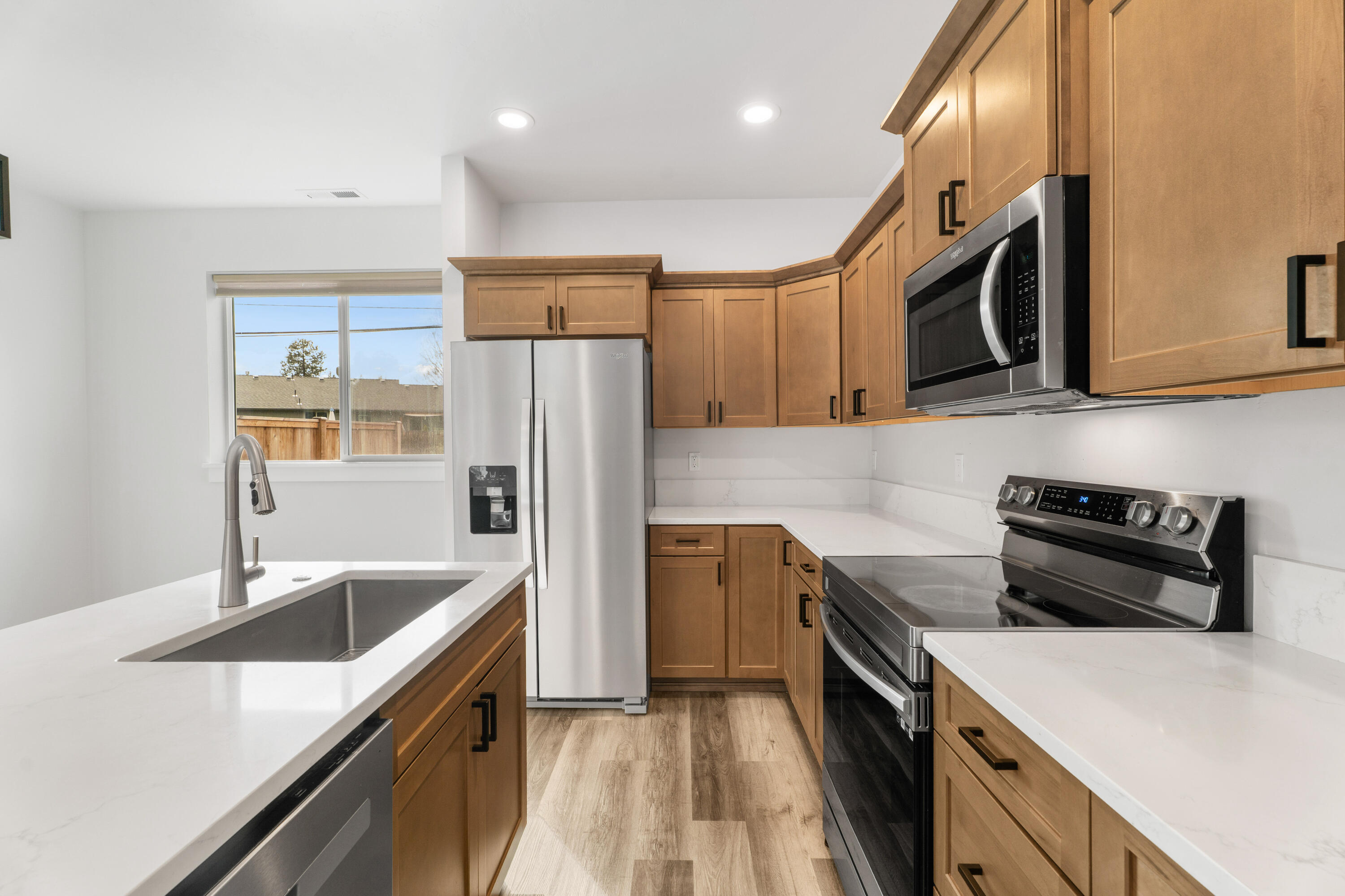 61379 Brosterhous Road Bend, OR 97702 - Photo 8 of 29 24-Kitchen
