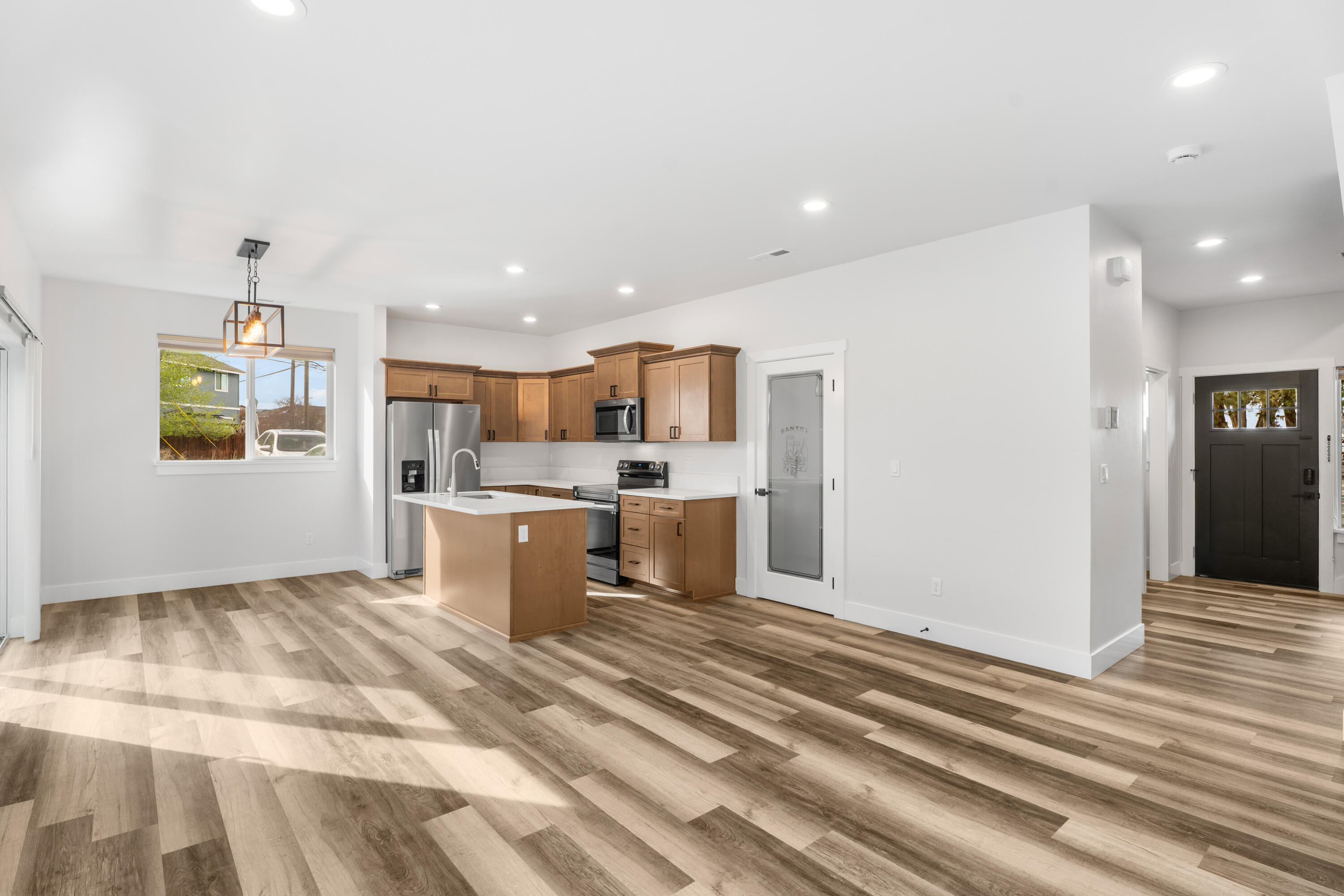 61379 Brosterhous Road Bend, OR 97702 - Photo 10 of 29 30-Living Room