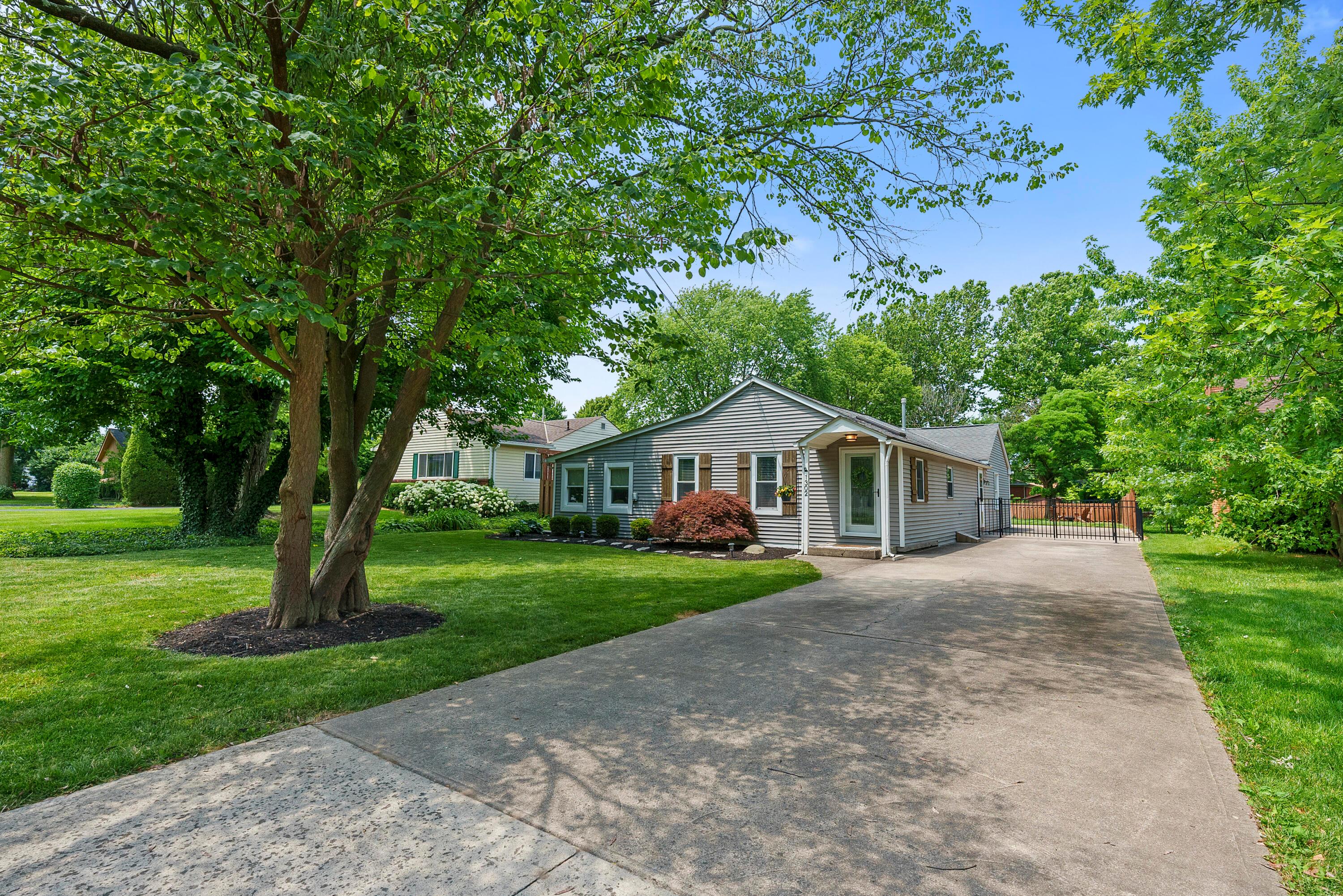 1302 Francisco Road Columbus, OH 43220 - Photo 33 of 33 DSC01559